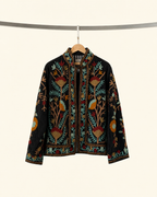 Schwarze bestickte Samtjacke